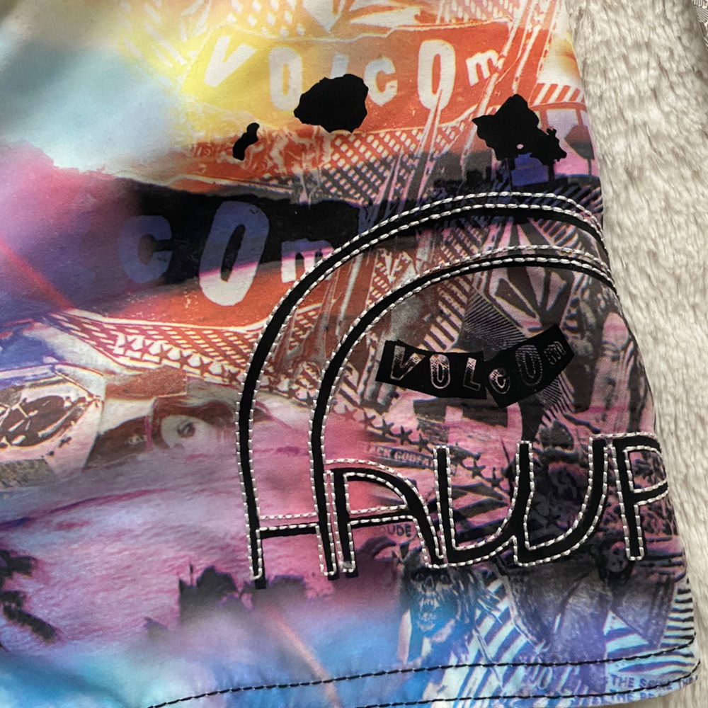 Volcom Swim/Board Shorts - Picture 2 of 10